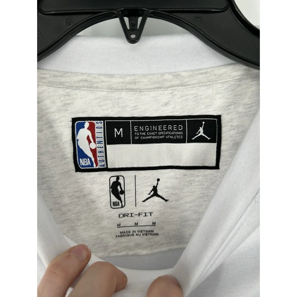 Air Jordan Charolette Hornets Nike Dri Fit Crewneck Sweatshirt White Mens Medium
